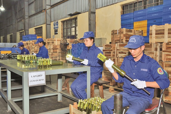 Sản xuất chi tiết sản phẩm quốc phòng.
