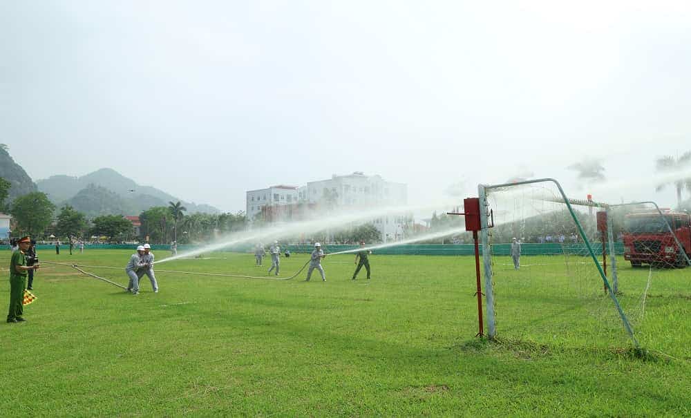 Phối hợp thao tác sử dụng xe chuyên dụng phòng cháy, chữa cháy.