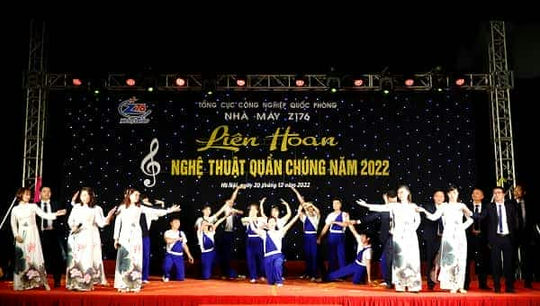 Múa, hát “Viết tiếp bản hùng ca Quân giới - Rạng rỡ Việt Nam” của Xí nghiệp 76.1.