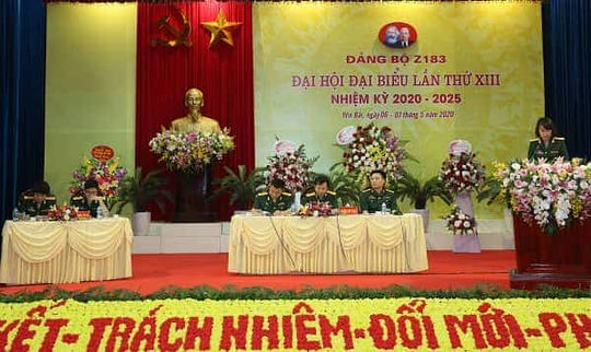 <span><em><span>Đoàn chủ tịch điều hành Đại hội.</span>