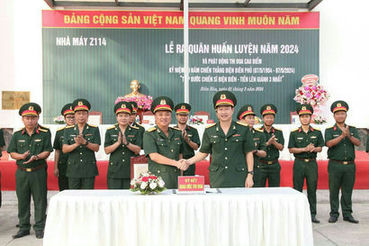 Ký kết giao ước thi đua. 