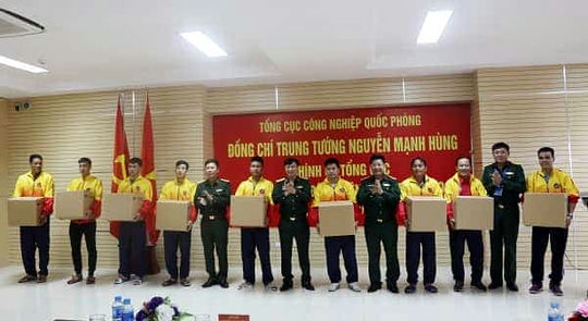  Chính ủy Tổng cục Công nghiệp quốc phòng thăm và động viên đoàn thể thao Tổng cục 