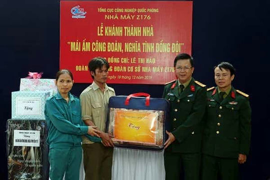  Khánh thành nhà Mái ấm công đoàn, nghĩa tình đồng đội và Nhà đồng đội 