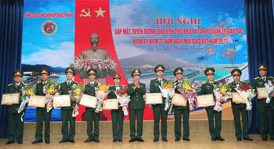  Tôn vinh 46 nhà giáo và cán bộ quản lý giáo dục 