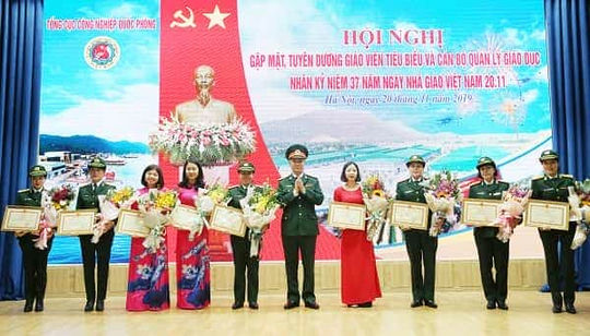  Xây dựng, phát triển đội ngũ nhà giáo góp phần nâng cao  chất lượng giáo dục, đào tạo 