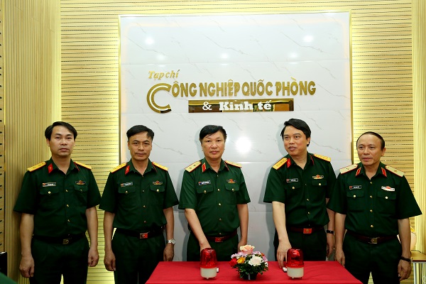 Tạp chí Công nghiệp quốc phòng và Kinh tế khai trương phòng dựng phim, thu âm