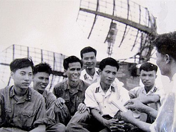 Vạch nhiễu đánh máy bay B-52