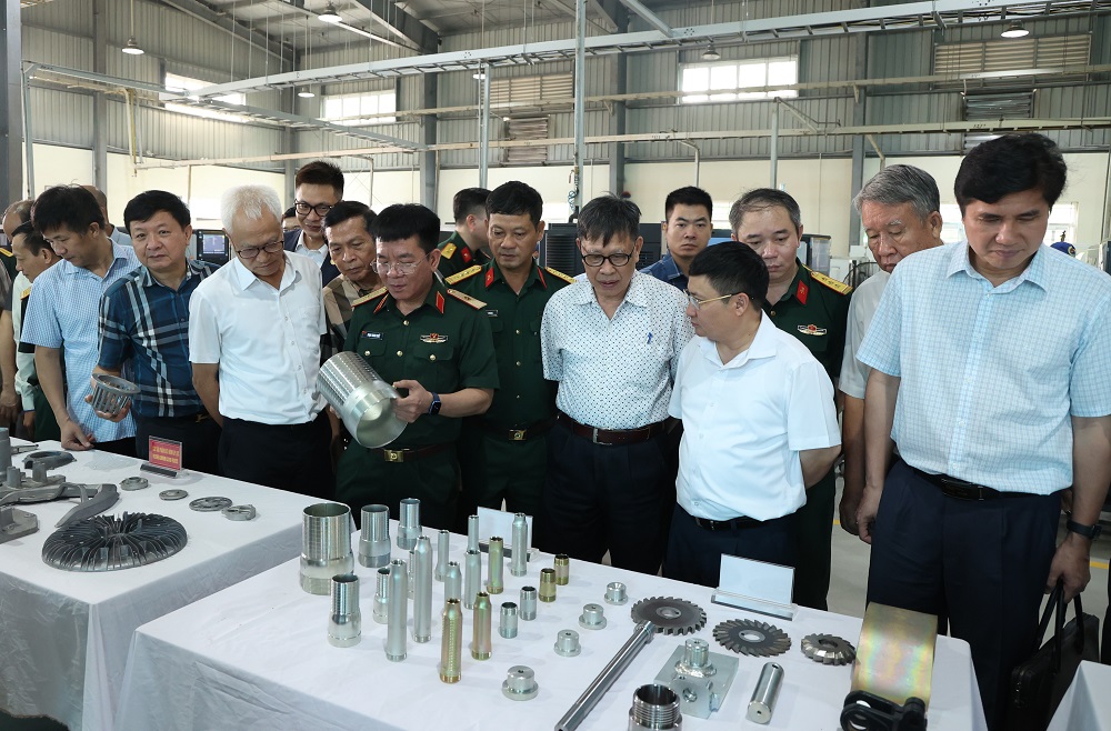 Tăng cường gắn kết giữa công nghiệp quốc phòng với công nghiệp dân sinh