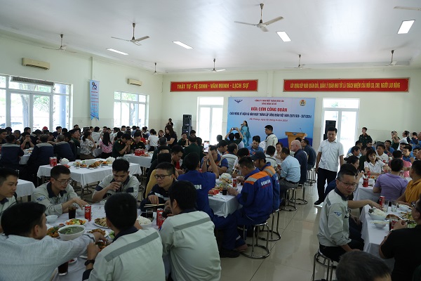 Ấm áp “Bữa cơm Công đoàn” năm 2024 tại Nhà máy Z189