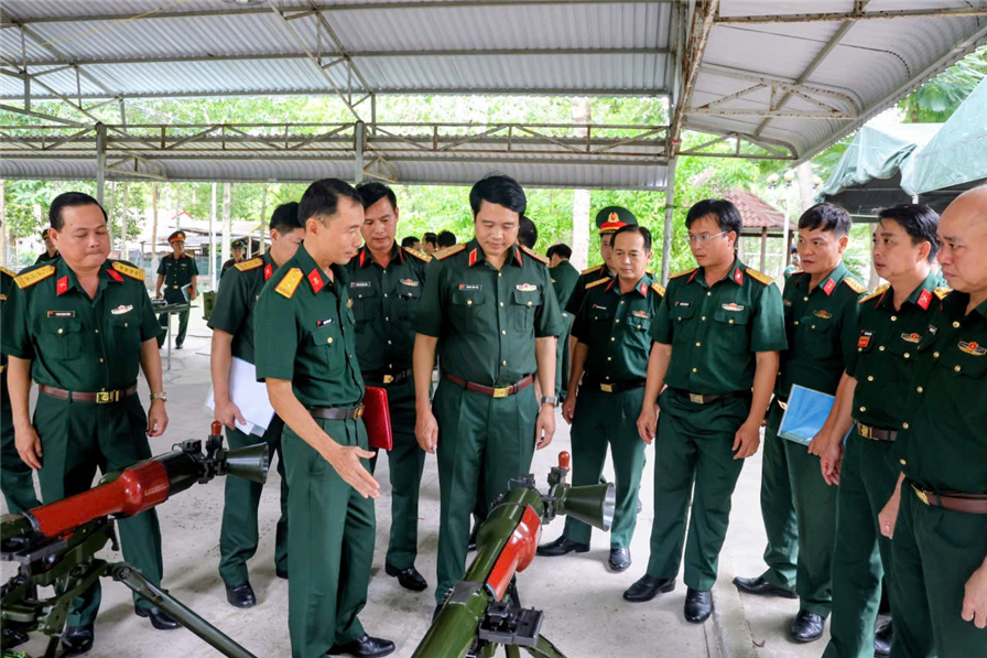 Đánh giá chất lượng vũ khí 'Made in Vietnam' tại Sư đoàn 330
