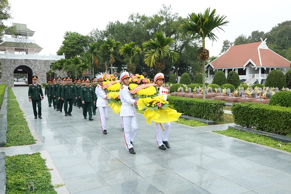Đoàn công tác của Tổng cục Công nghiệp quốc phòng tri ân tại tỉnh Điện Biên