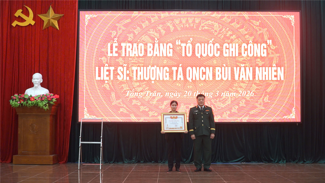 Lễ trao Bằng “Tổ quốc ghi công” liệt sĩ Bùi Văn Nhiên