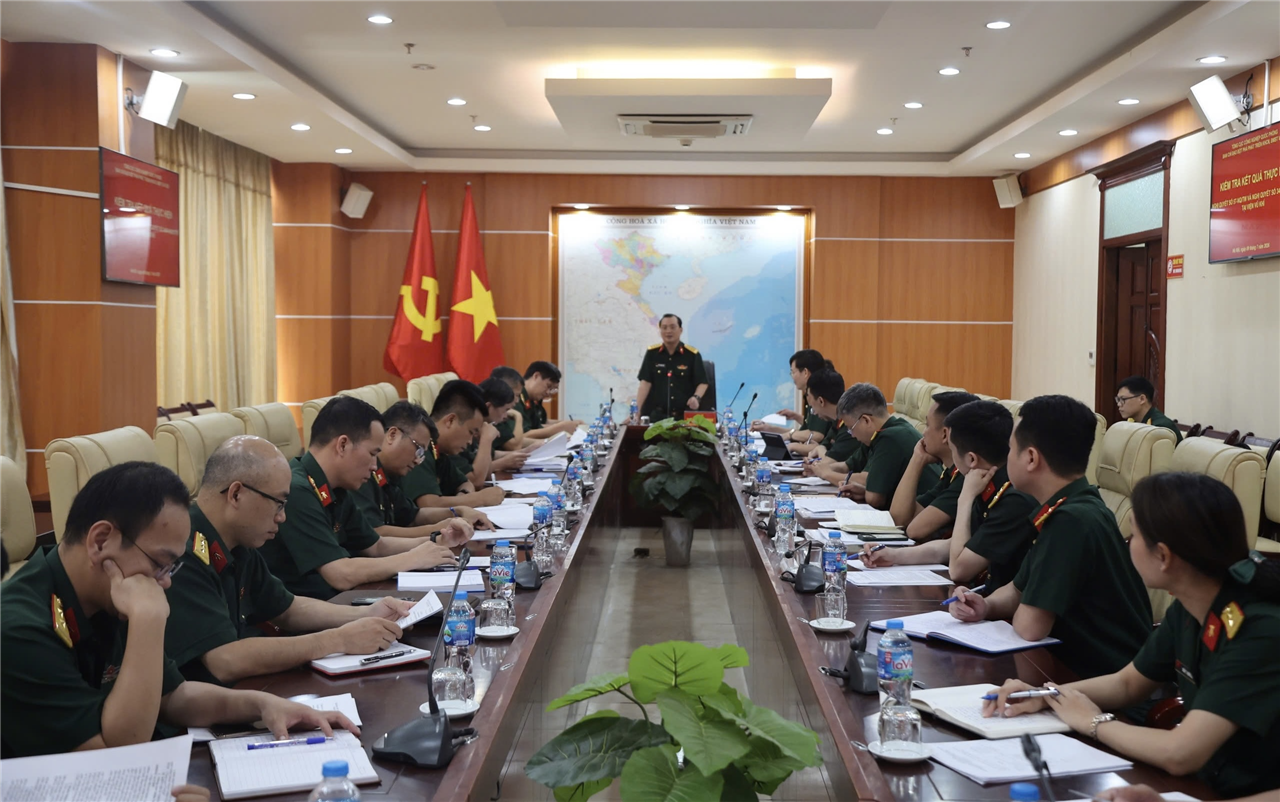 Tích cực nghiên cứu chế tạo các loại vũ khí, trang bị kỹ thuật mới, có ý nghĩa chiến lược