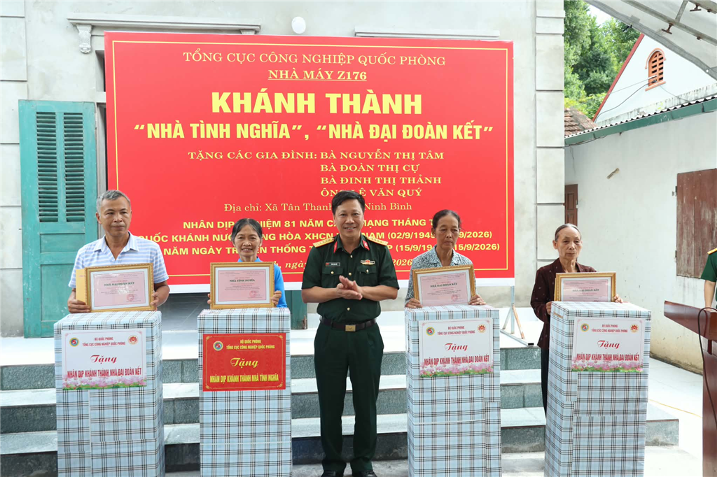 Nhà máy Z176 khánh thành và bàn giao “Nhà tình nghĩa”, “Nhà đại đoàn kết”