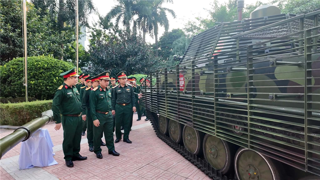 Chủ nhiệm Tổng cục Công nghiệp quốc phòng thăm và làm việc tại Nhà máy Z117 và Z125