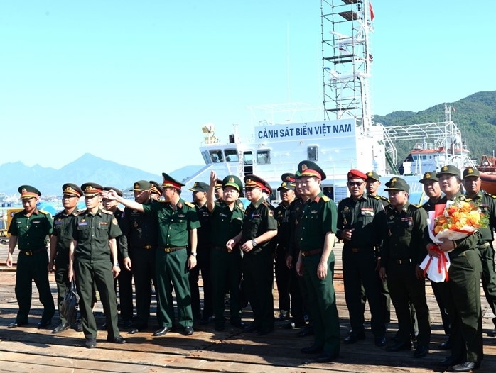 Đoàn sĩ quan trẻ Quân đội Lào và Campuchia thăm Tổng công ty Sông Thu