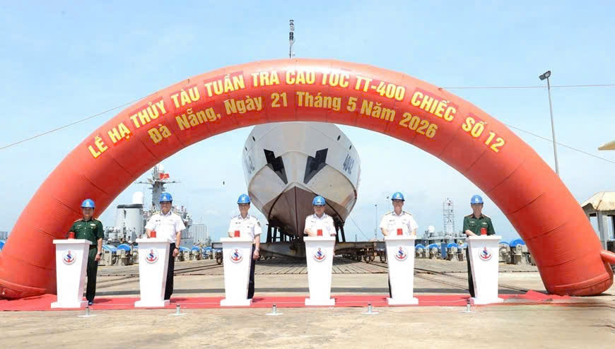 Tổng công ty Sông Thu hạ thủy tàu tuần tra cao tốc TT-400 chiếc số 12